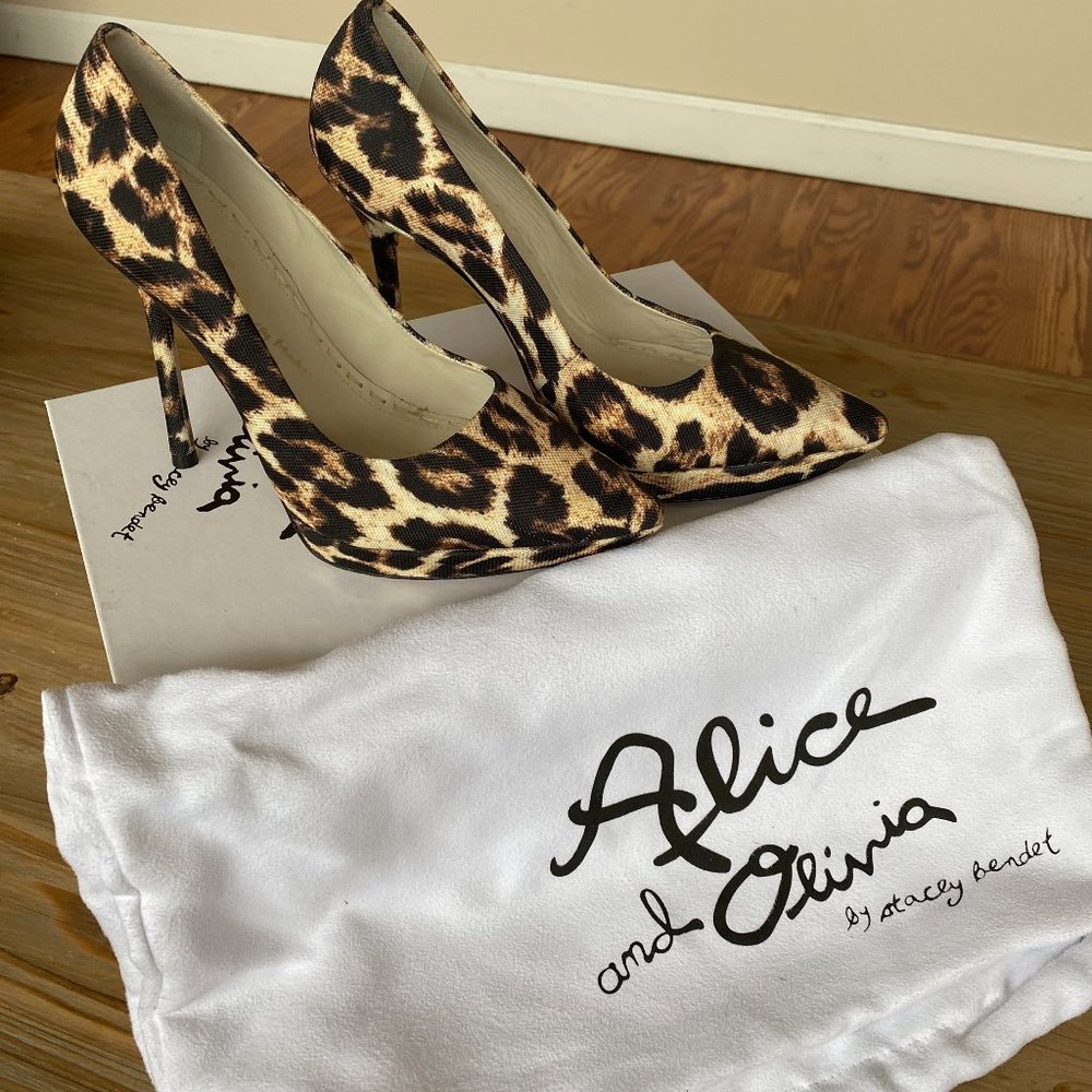 ALICE + OLIVIA "Danny" Leopard Platform Pump
